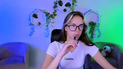 lia_dream_ online show from July 13, 2026, 8:06 am