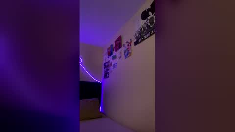 Little Queen Lia  online show from December 15, 2025, 8:02 pm