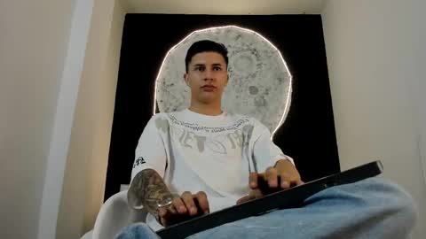 Snapshot of liaamsmiith_ chatting on October 22, 2025, 12:05 pm Liam Smith online show from October 22, 2025, 12:05 pm