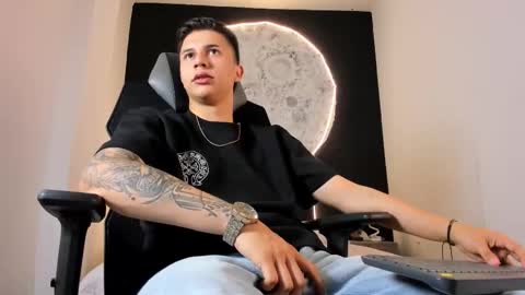 Snapshot of liaamsmiith_ chatting on October 24, 2025, 12:34 pm Liam Smith online show from October 24, 2025, 12:34 pm