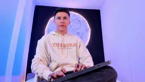 Snapshot of liaamsmiith_ chatting on October 25, 2025, 12:23 pm Liam Smith online show from October 25, 2025, 12:23 pm