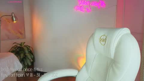 Lia Cox online show from November 13, 2025, 3:16 am