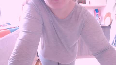 Snapshot of liahsofty chatting on December 24, 2024, 9:28 am miss Lia colection for travel online show from December 24, 2024, 9:28 am