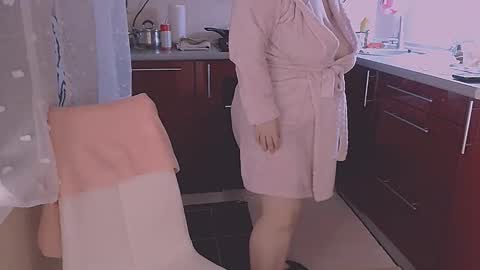 miss Lia  colection for travel online show from April 4, 2026, 11:13 pm