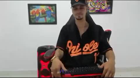 Snapshot of liam_andres12 chatting on October 20, 2025, 10:32 pm Andres online show from October 20, 2025, 10:32 pm