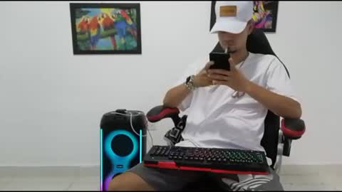 Snapshot of liam_andres12 chatting on October 21, 2025, 9:37 pm Andres online show from October 21, 2025, 9:37 pm