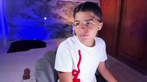 Snapshot of liam_dustin chatting on May 6, 2026, 9:31 pm Liam online show from May 6, 2026, 9:31 pm