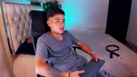 Snapshot of liam_dustin chatting on June 4, 2026, 9:21 pm Liam online show from June 4, 2026, 9:21 pm