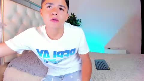 Snapshot of liam_dustin chatting on June 15, 2026, 8:22 pm Liam online show from June 15, 2026, 8:22 pm