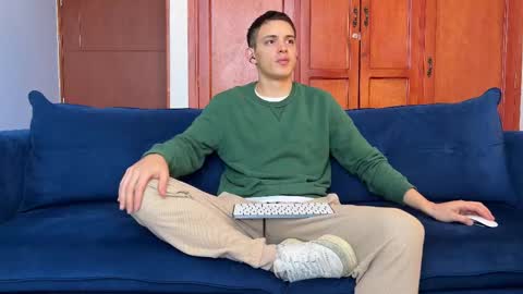 Snapshot of liam_enzho chatting on October 5, 2025, 12:58 pm Liam online show from October 5, 2025, 12:58 pm