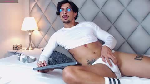 Snapshot of liam_espinoza chatting on October 20, 2025, 10:21 pm Liam Espinoza online show from October 20, 2025, 10:21 pm