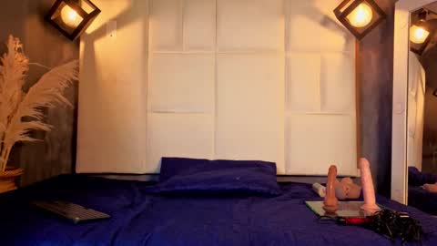 Liam forest  online show from December 22, 2025, 5:04 am