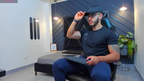 LIAM KLEIN online show from October 2, 2025, 11:17 am