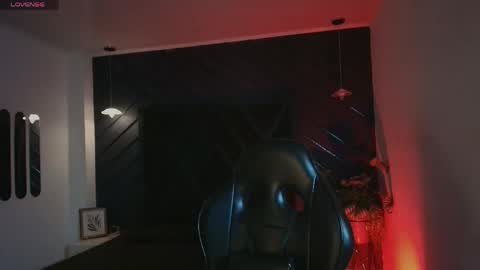 LIAM KLEIN online show from April 16, 2026, 11:11 am