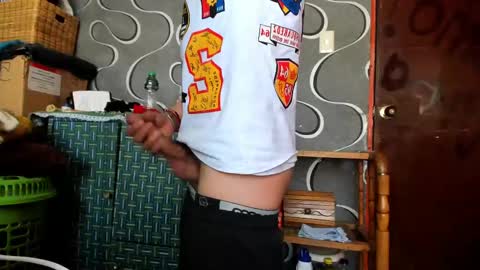 liam_oasiss online show from February 8, 2025, 3:42 pm