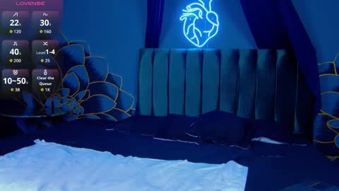 Liam online show from December 2, 2025, 12:32 pm