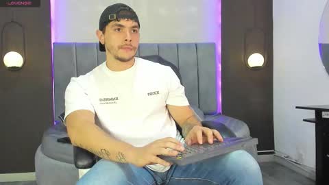 Liam online show from November 14, 2025, 9:46 pm