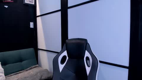 LiamDeep online show from October 7, 2025, 6:27 pm