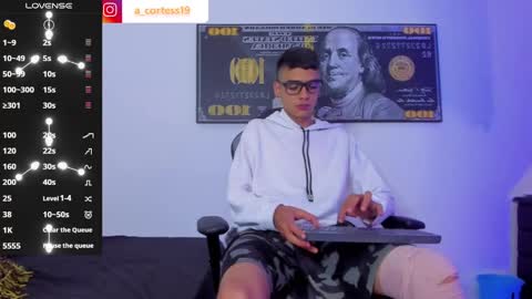 Snapshot of lian_23_ chatting on January 1, 2025, 11:51 pm online show from January 1, 2025, 11:51 pm