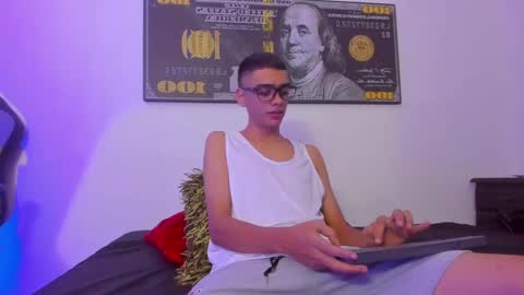 Snapshot of lian_23_ chatting on March 12, 2025, 12:36 pm online show from March 12, 2025, 12:36 pm