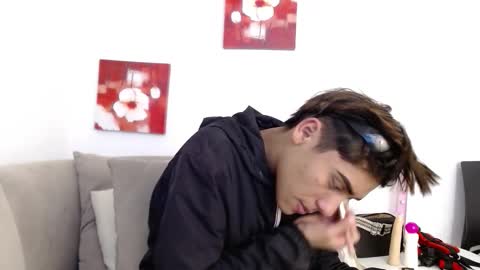 SAMUEL SAMY online show from November 22, 2025, 7:35 pm