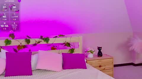 Lian online show from April 15, 2026, 6:42 am