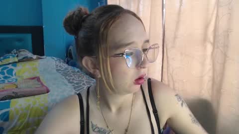 Snapshot of liaroberts1 chatting on February 4, 2025, 12:00 pm Lia Roberts online show from February 4, 2025, 12:00 pm