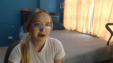 Snapshot of liaroberts1 chatting on October 23, 2025, 12:26 pm Lia Roberts online show from October 23, 2025, 12:26 pm