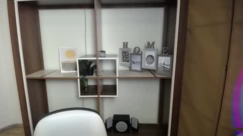 Lia online show from February 9, 2026, 1:59 pm