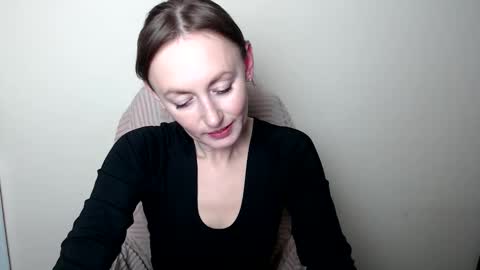 Lia online show from March 9, 2026, 2:21 pm