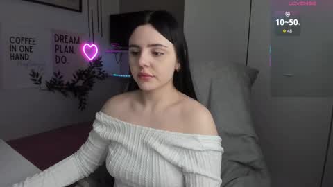 Lia online show from November 24, 2025, 8:36 am