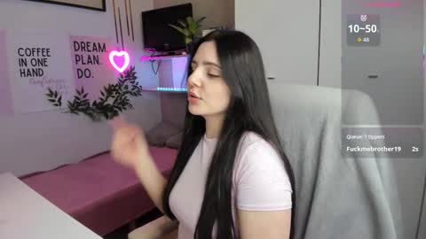 Lia online show from December 2, 2025, 3:07 pm