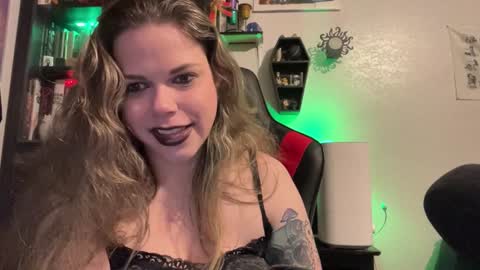 Snapshot of libbydeetzxxx chatting on December 19, 2024, 2:02 pm Libby Deetz online show from December 19, 2024, 2:02 pm