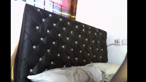 lickmefuckmex online show from November 8, 2025, 9:09 am