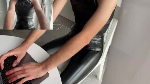 Snapshot of liferacw chatting on September 25, 2025, 2:32 pm SofieXxxDoll online show from September 25, 2025, 2:32 pm