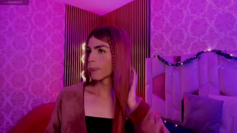 LIHIAN online show from November 23, 2025, 3:50 am