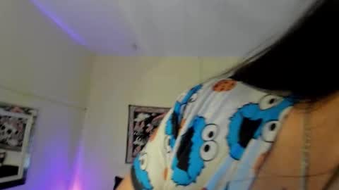 Lily Moore online show from November 18, 2025, 6:40 am