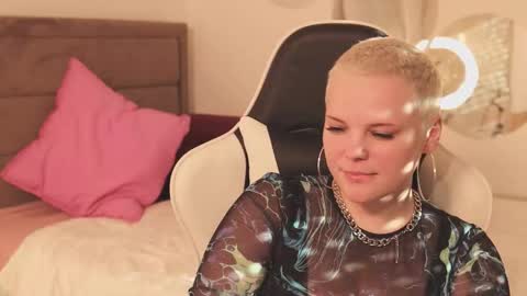 likaaberry online show from February 28, 2026, 2:29 pm