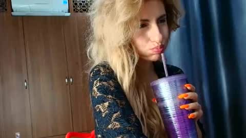 Mia                   Onlyfans link -  online show from November 21, 2025, 6:34 am