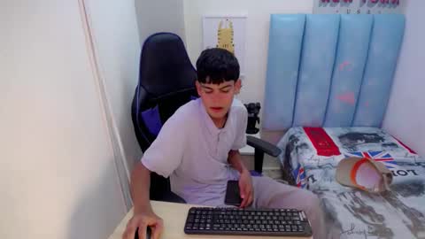 Snapshot of lil_babyyy_ chatting on November 30, 2025, 3:32 am LIAM online show from November 30, 2025, 3:32 am