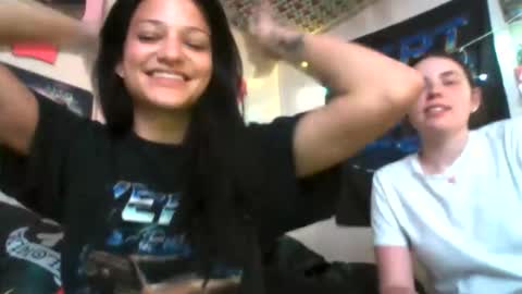 lil_luluvert online show from June 9, 2026, 4:24 am