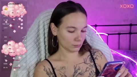 Snapshot of lil_luna_x chatting on October 6, 2025, 5:21 pm little moon online show from October 6, 2025, 5:21 pm