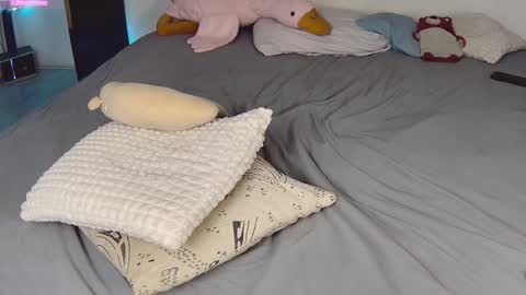 Snapshot of lil_nessa chatting on February 24, 2025, 9:00 am Nessa Greyrat if u like me tip 25 tk and put online show from February 24, 2025, 9:00 am