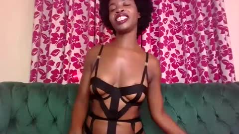 Snapshot of lil_paula chatting on January 22, 2025, 7:25 am serenity online show from January 22, 2025, 7:25 am