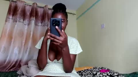 Snapshot of lil_paula chatting on October 29, 2025, 7:37 pm serenity online show from October 29, 2025, 7:37 pm