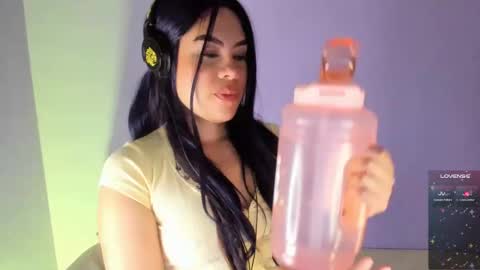 Snapshot of lil_swaay chatting on January 28, 2025, 2:21 am Lola online show from January 28, 2025, 2:21 am