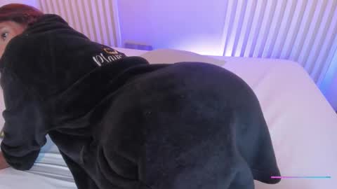 L I L A   online show from November 8, 2025, 3:39 am