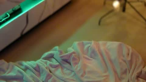 Rebecca online show from December 1, 2025, 4:39 am