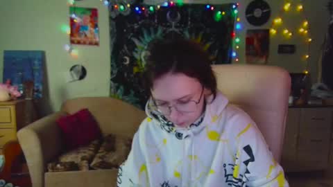 Snapshot of lileyfoxxx chatting on December 20, 2024, 10:38 am Lil online show from December 20, 2024, 10:38 am