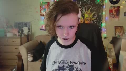 Snapshot of lileyfoxxx chatting on September 19, 2025, 10:27 am Lil online show from September 19, 2025, 10:27 am